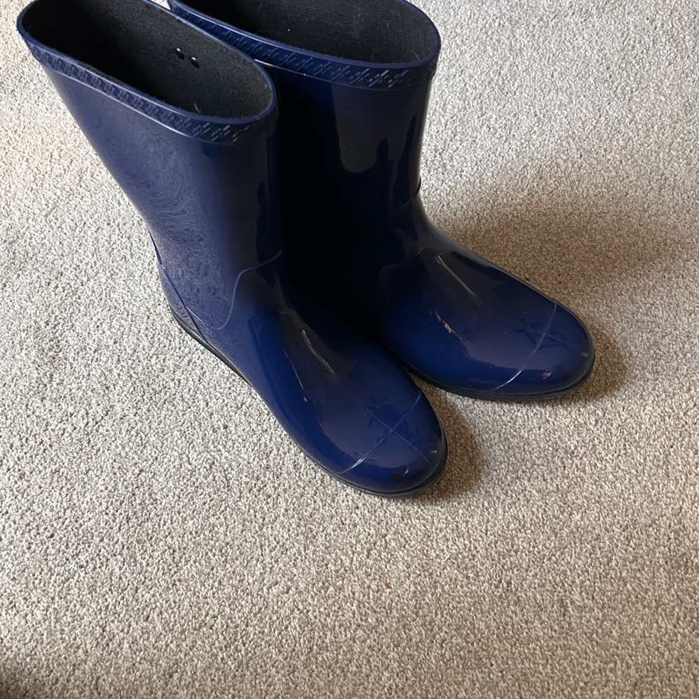 Uggs 3/4 rain boot